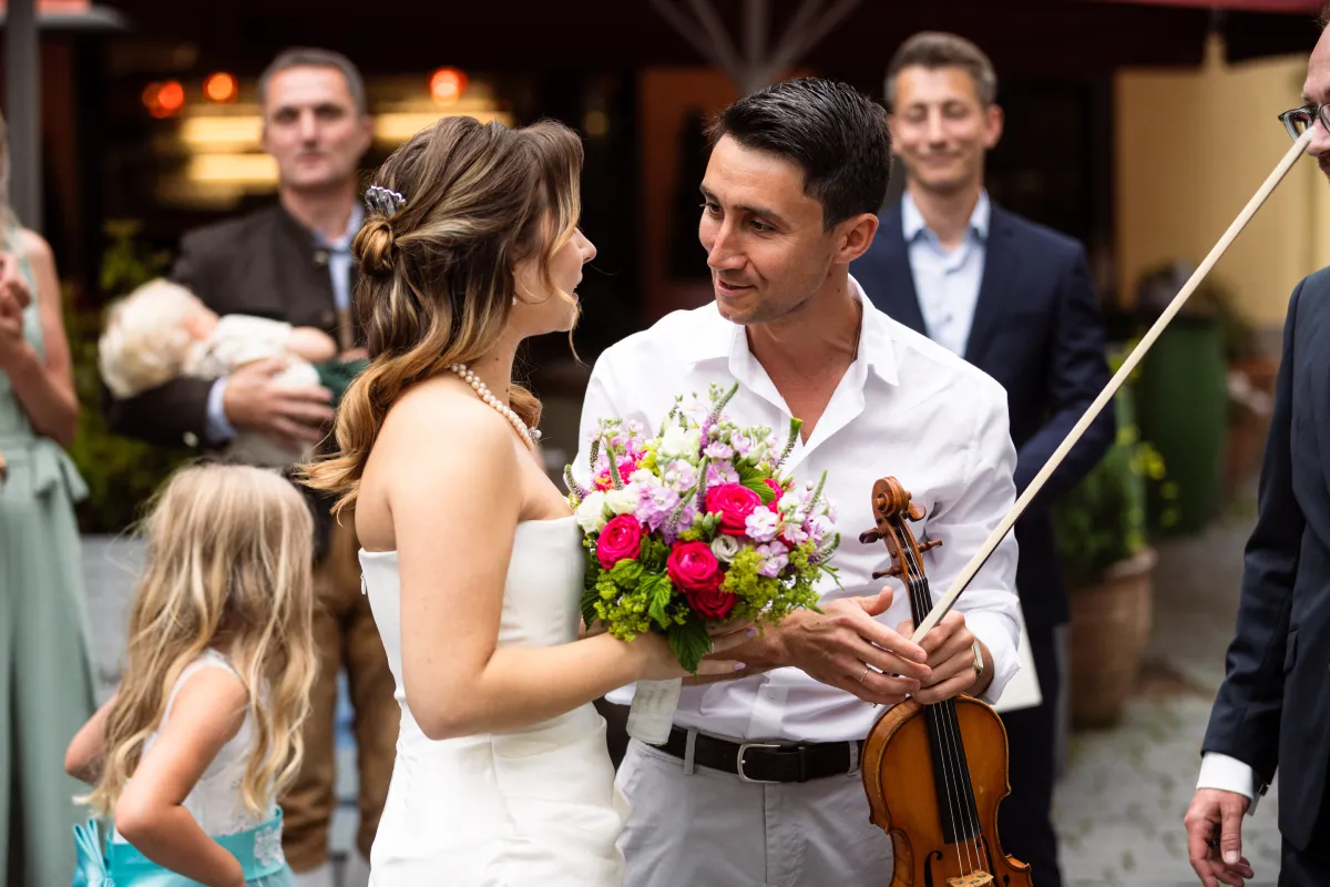alex rudyk wit bride and groom i wedding in Munich alex rudyk wit bride and groom i wedding in Munich