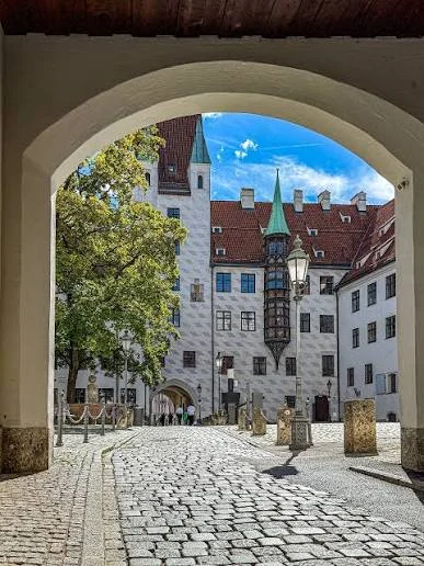 Die schönsten Orte für deine Hochzeit in München 4 patio viejo Alte Hof munich
